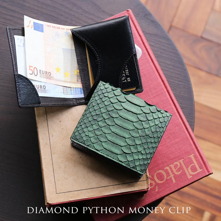 軽くてシンプルに使いやすいダイヤモンドパイソンの二つ折り財布