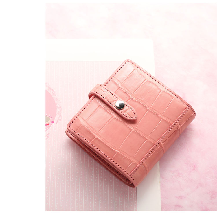 ピンクのクロコダイル二つ折り財布