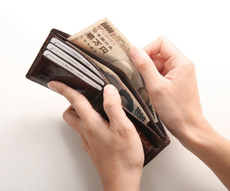 シンプルで使い易い二つ折り財布