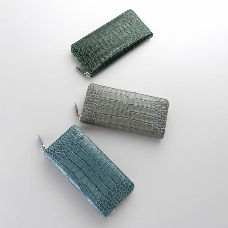 クロコダイル型押し牛革長財布