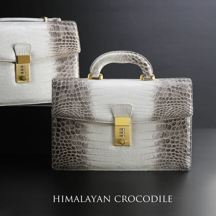 美しいホワイトカラーのヒマラヤクロコダイルを使ったメンズバッグ