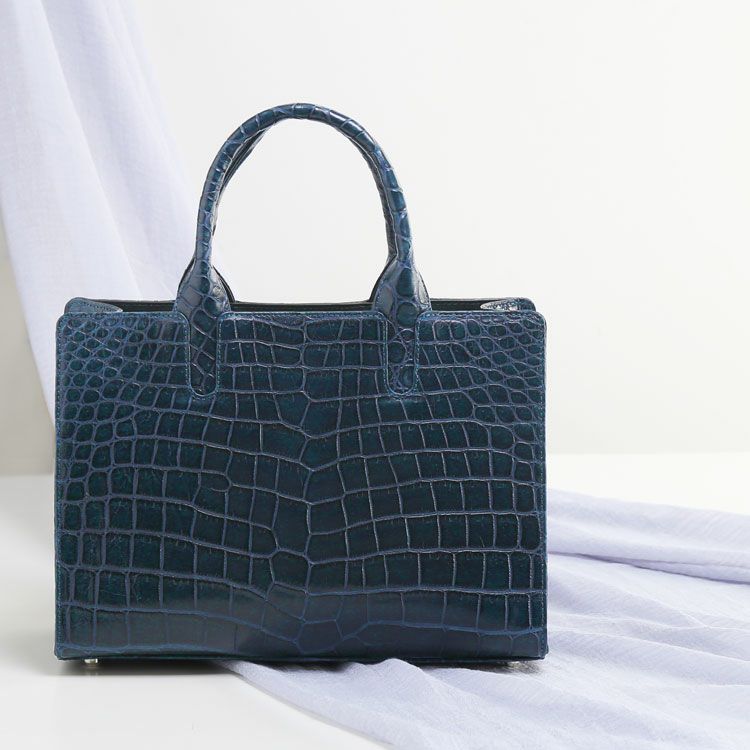 イタリア製✨️クロコダイル型押し フルラ トートバッグ ネイビー A4