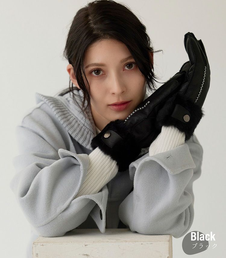 冬のオシャレを楽しむ暖かなムートングローブ