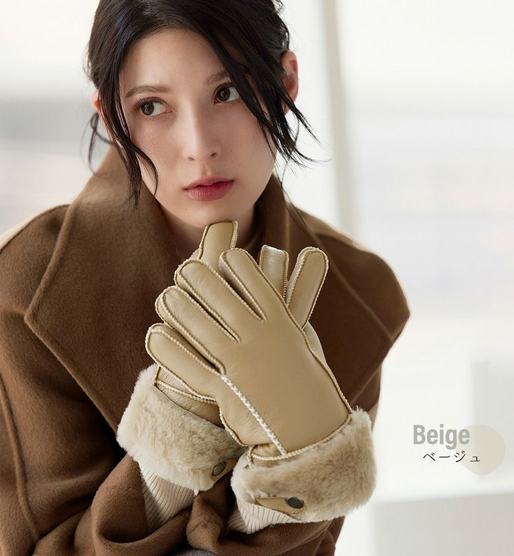 ×字のステッチデザインが可愛らしいムートン手袋