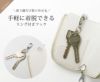 手軽に着脱できるフック付き