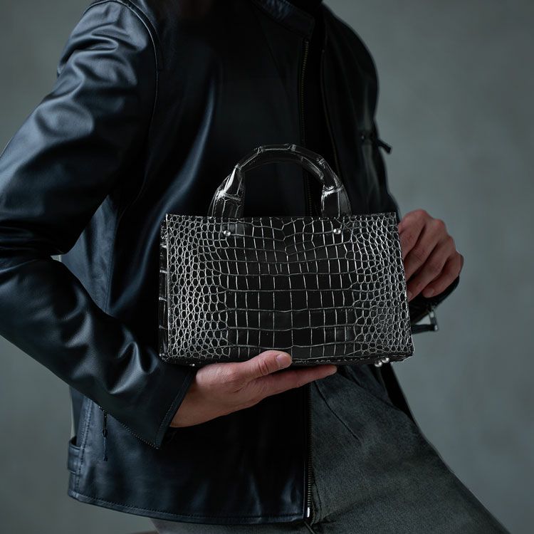 希少カラー 青緑染色 日本製高級仕立て ハンドバッグ 一枚革 本クロコダイル 楽天市場】【その他大勢から、一線を画す】クロコダイル