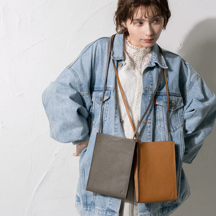 シンプル黒バッグ