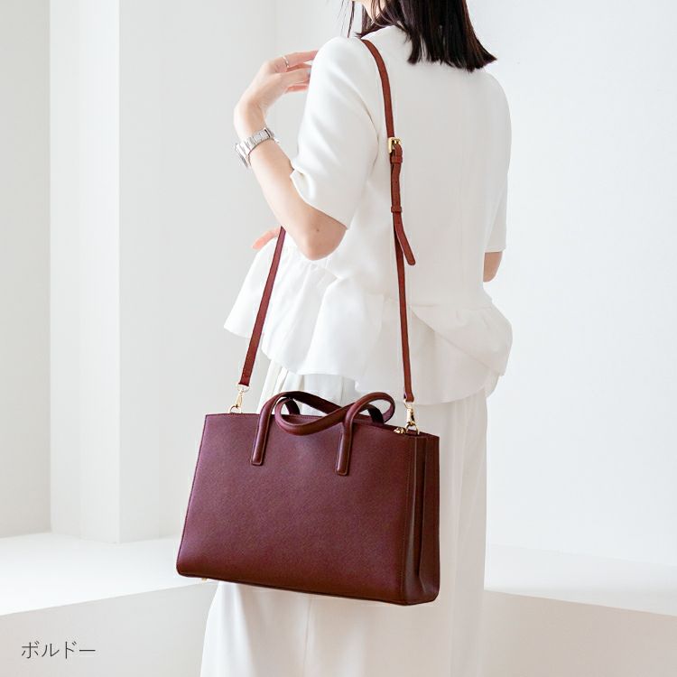 内側ポケット付きで小物の整理もしやすい