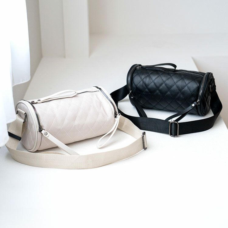 牛革ショルダーバッグロール型キルティング