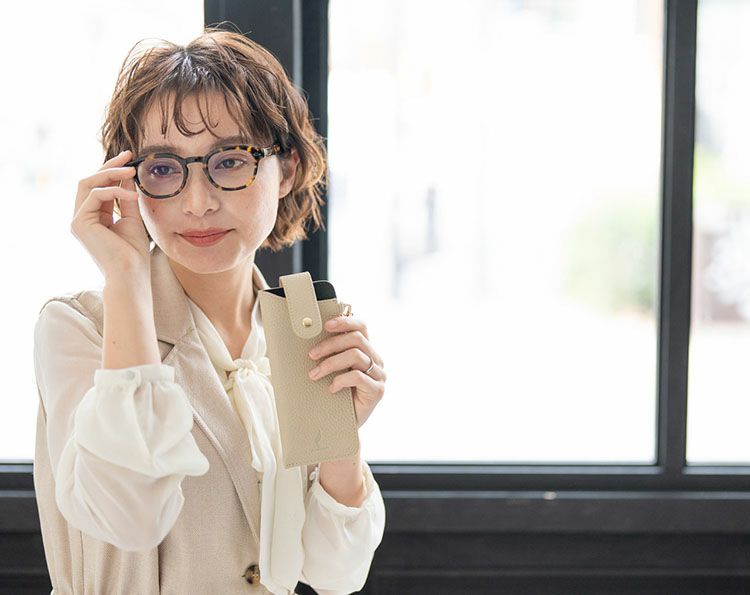 メガネケース本革ストラップ付き薄型ベージュ