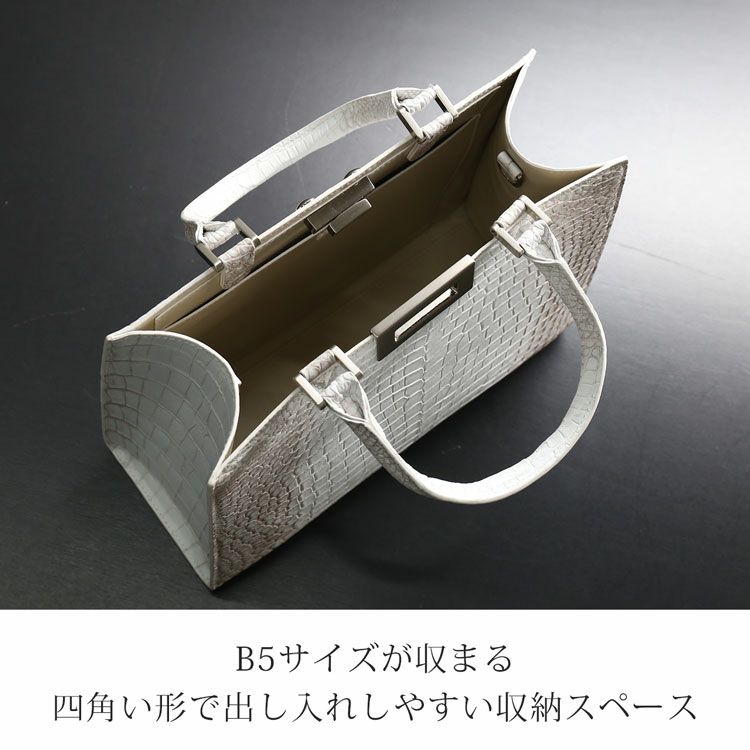 大きな開口部とたっぷりマチのトートバッグ