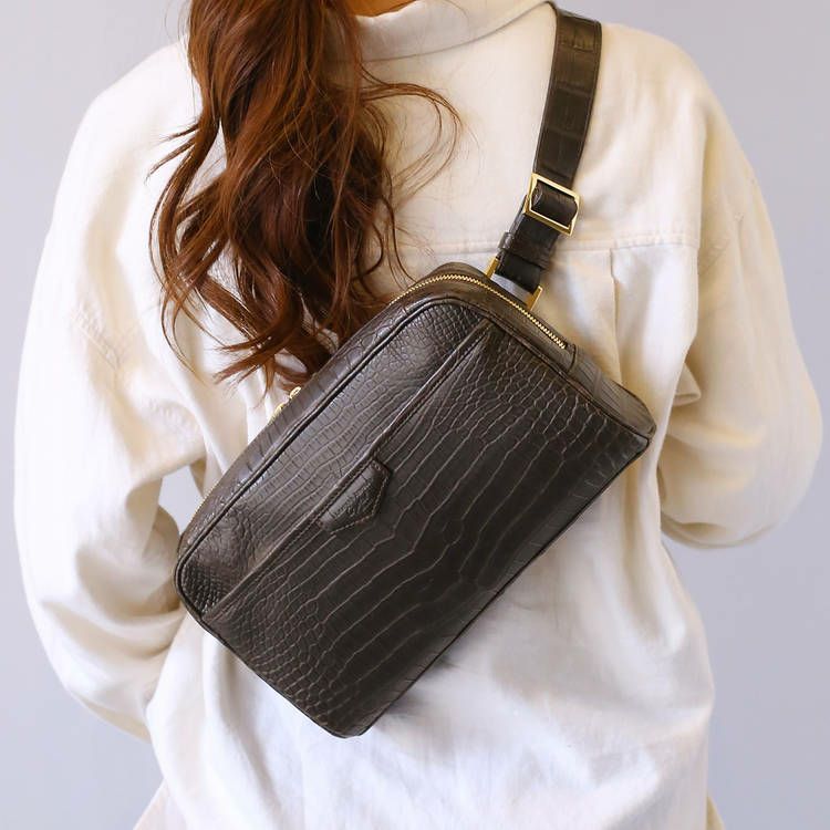 ダークブラウン