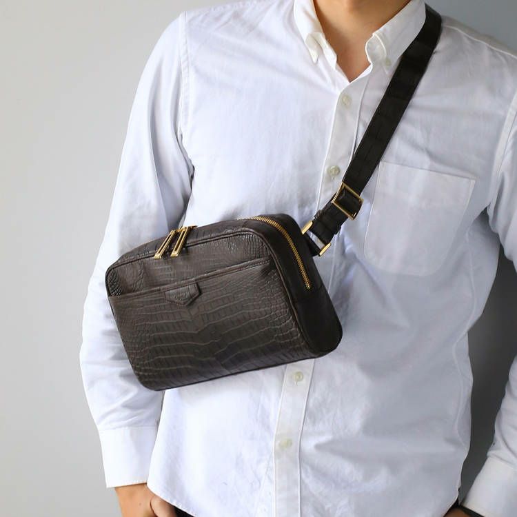 ダークブラウン