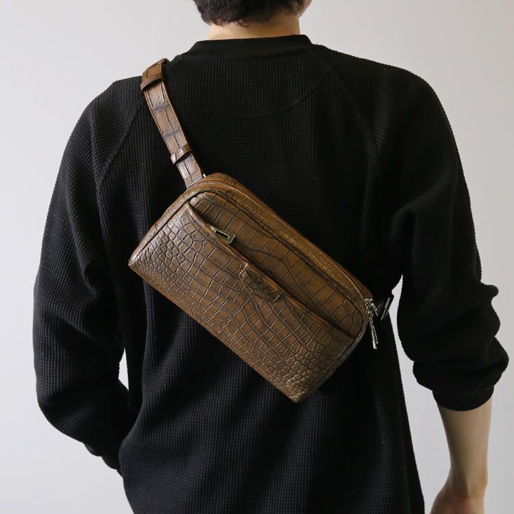 ナイルクロコダイルボディバッグマット加工目地染めメンズワニ本革ショルダーバッグ斜め掛けワンショルダー容量ななめ掛けボディバックかっこいいスタイリッシュ(06001918-mens-1r)