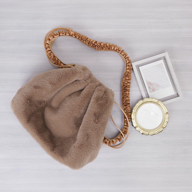 ファーバッグレディースエコファー巾着バッグショルダーバッグフリルフェイクファーA4(07000693r)